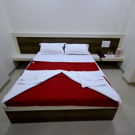 Hotel S S Palace Shirdi Buitenkant foto
