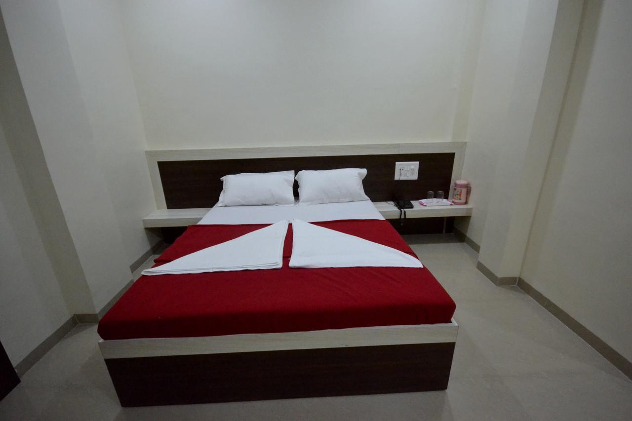 Hotel S S Palace Shirdi Buitenkant foto